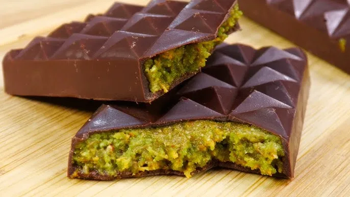 Таємниця дубайського шоколаду: як зелено-золотий десерт підкорив світ і чому мозок не може йому опиратись